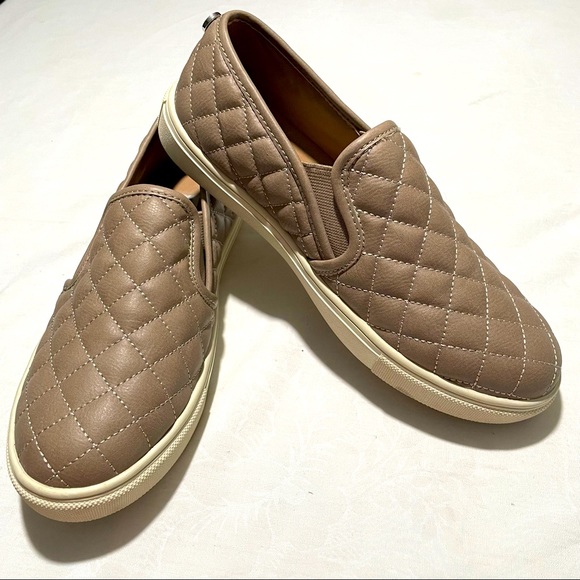 Steve Madden Ecentrcq Neutral Quilted Casual Shoe - Picture 1 of 9